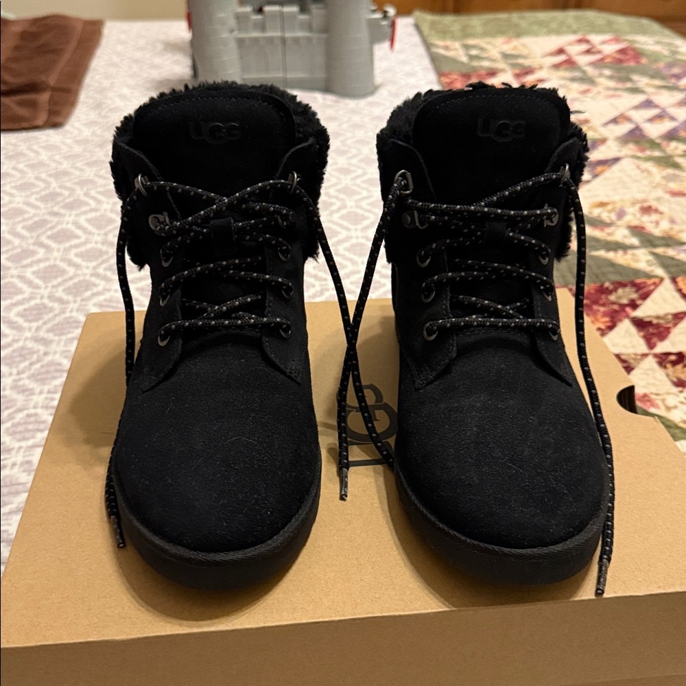 UGG Romely Heritage Boot - Picture 4 of 7
